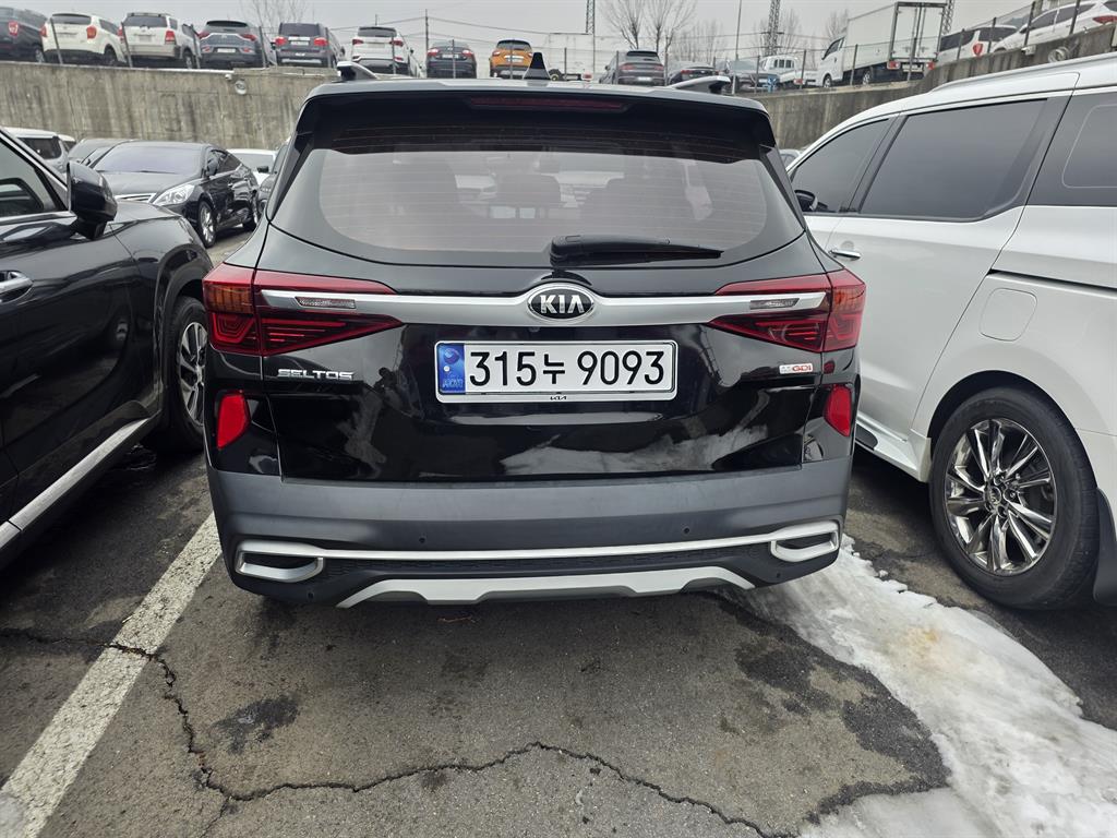 KIA Seltos 2022 Negro - Importación desde Corea - HF Imports Iquique - Foto 20