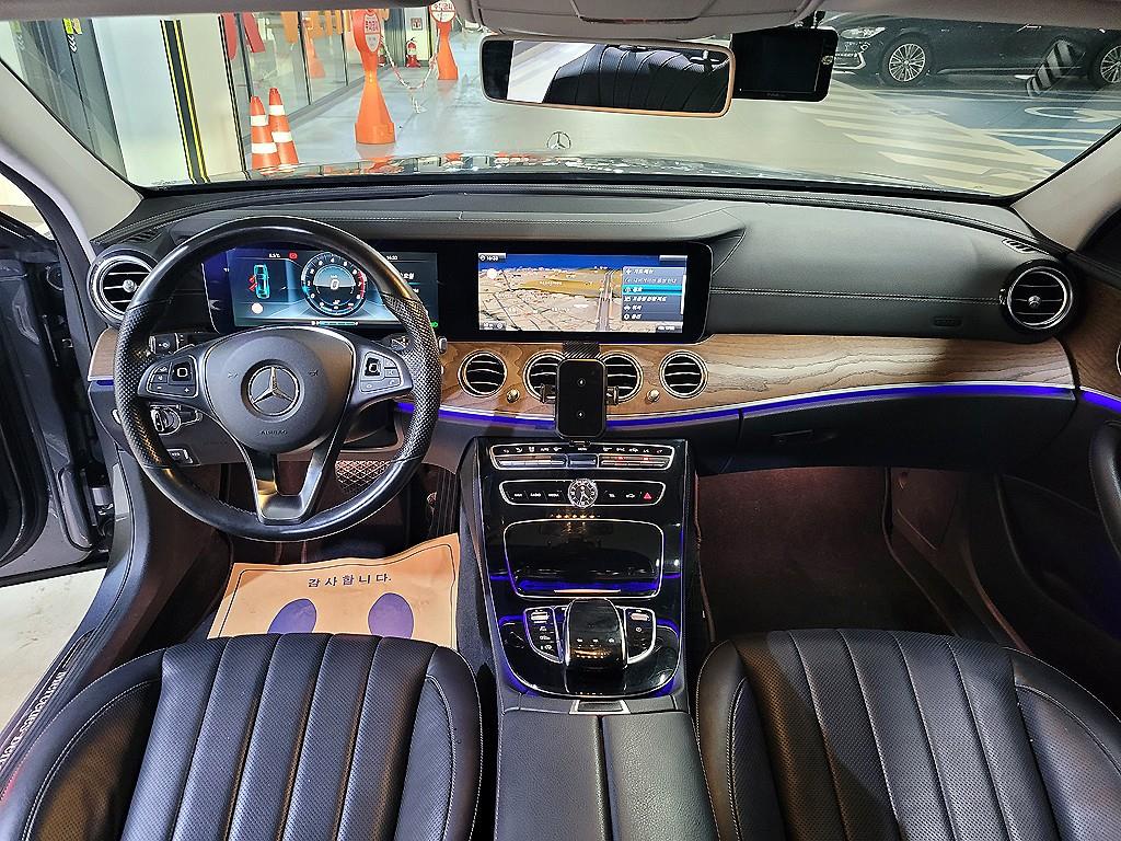 Mercedes Benz E class - Vista 6