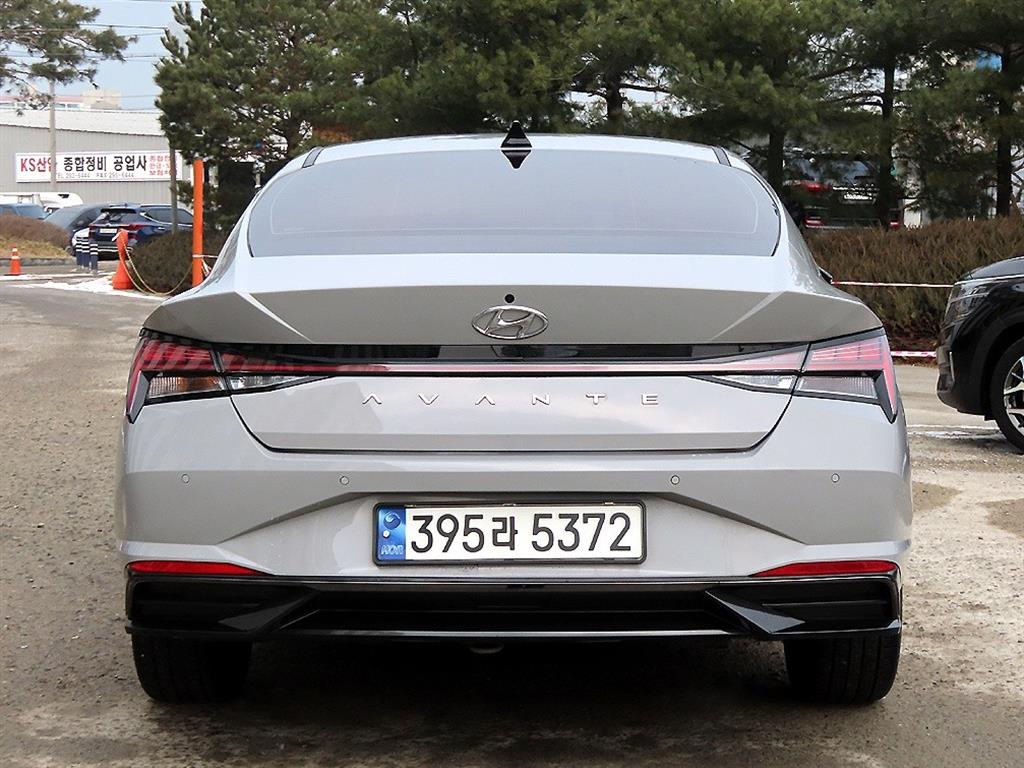 HYUNDAI Avante - Vista 4