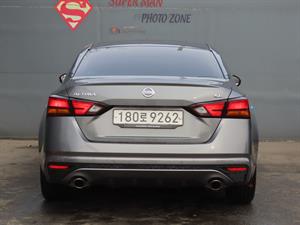 Nissan Altima - Vista 8