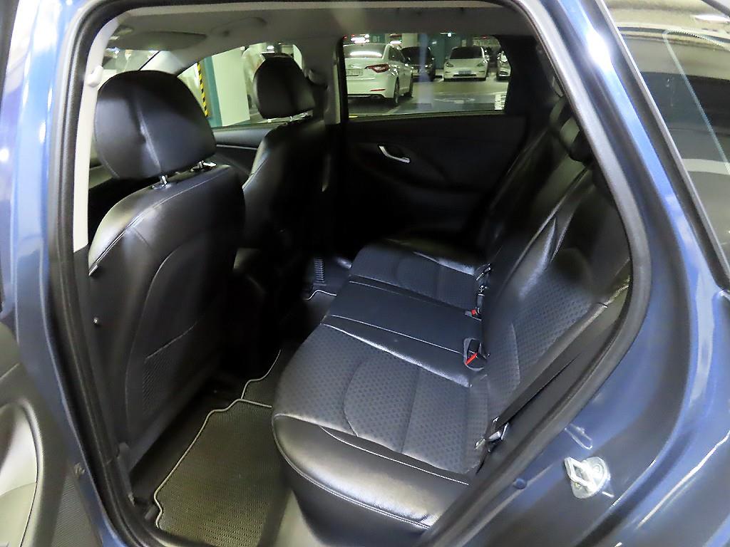 HYUNDAI i30 - Vista 7