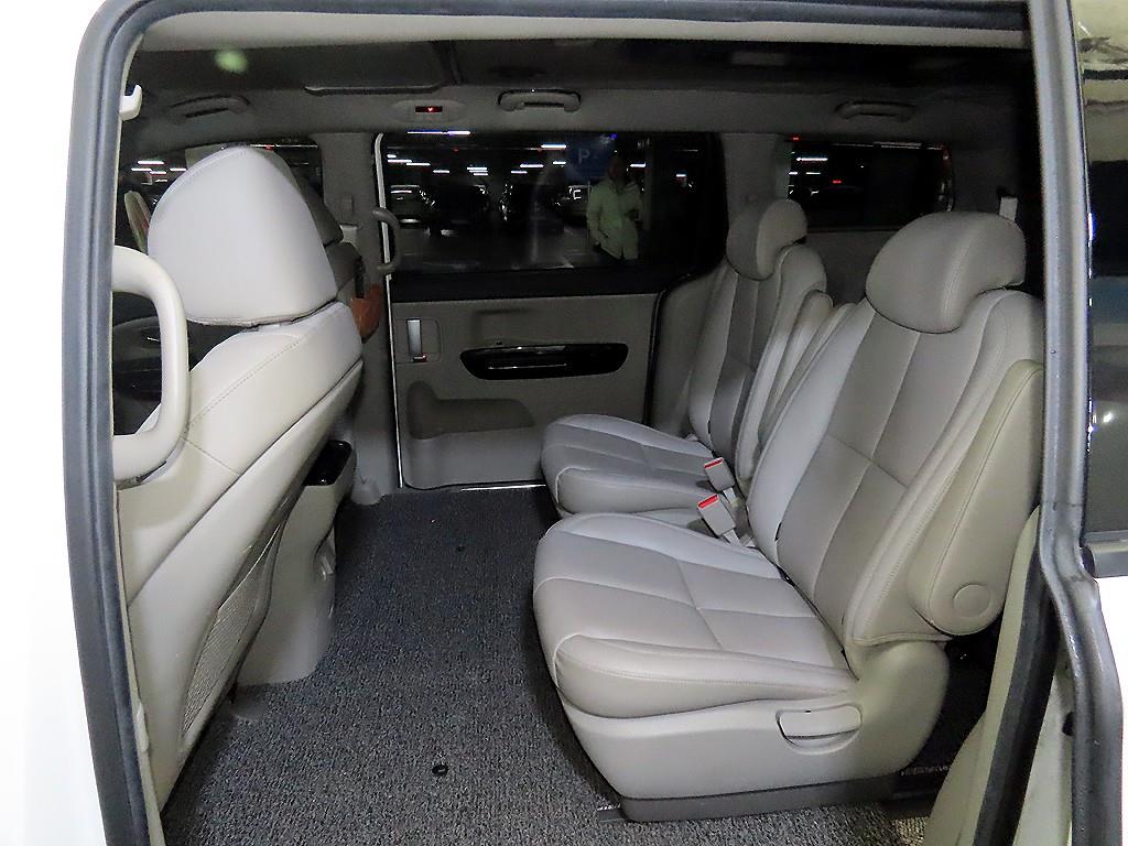 KIA Carnival - Vista 7