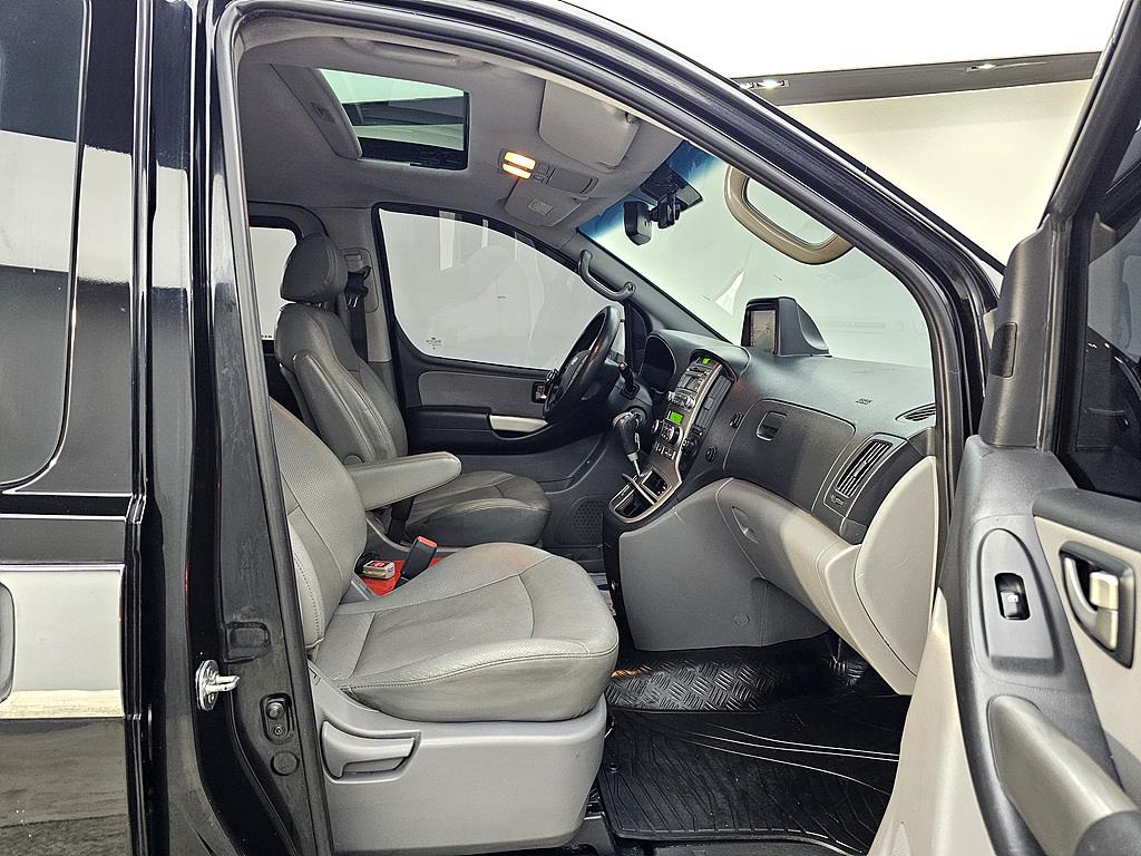 HYUNDAI Starex - Vista 5