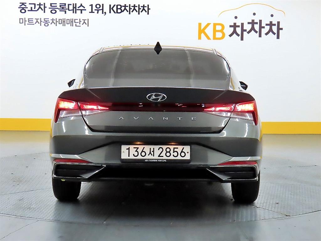 HYUNDAI Avante - Vista 3