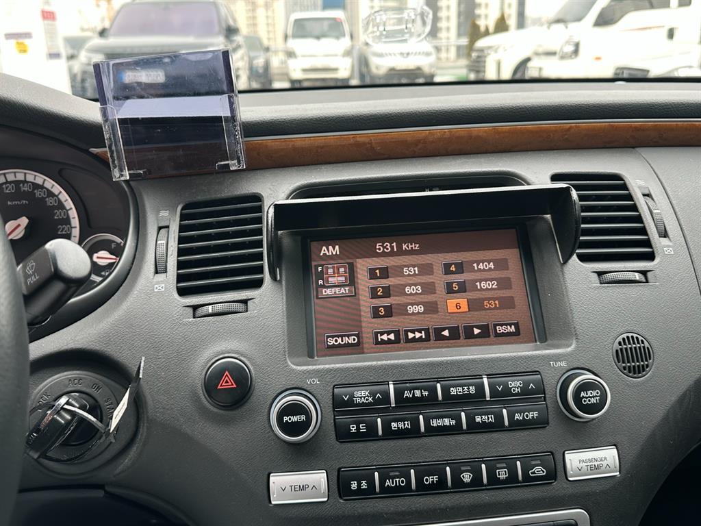 HYUNDAI Grandeur - Vista 10