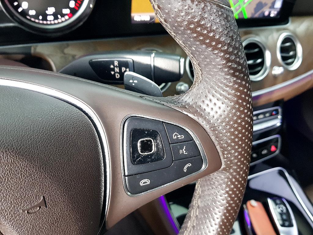 Mercedes Benz E class - Vista 10