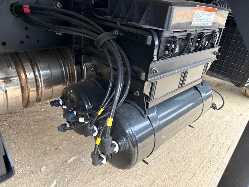 medium and large cargo truck - Vista 9