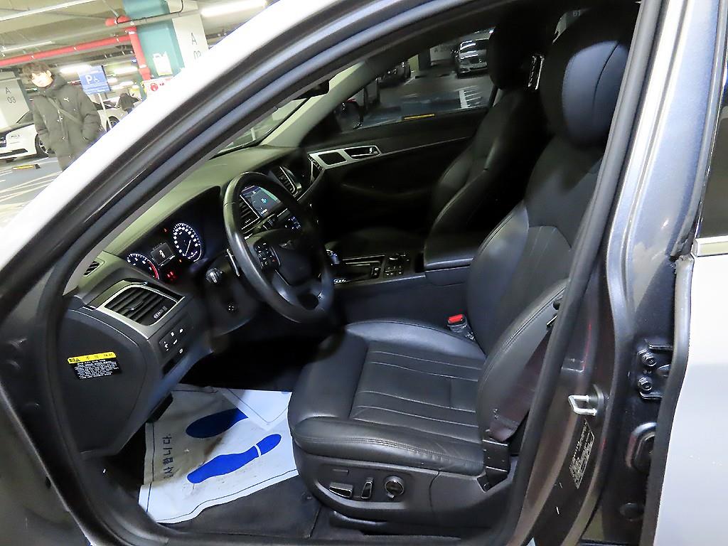 HYUNDAI Genesis - Vista 6