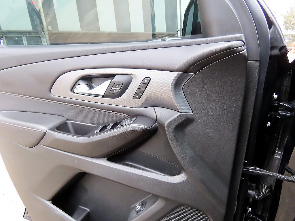 Chevrolet Travers - Vista 11