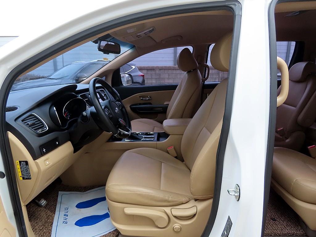 KIA Carnival - Vista 5