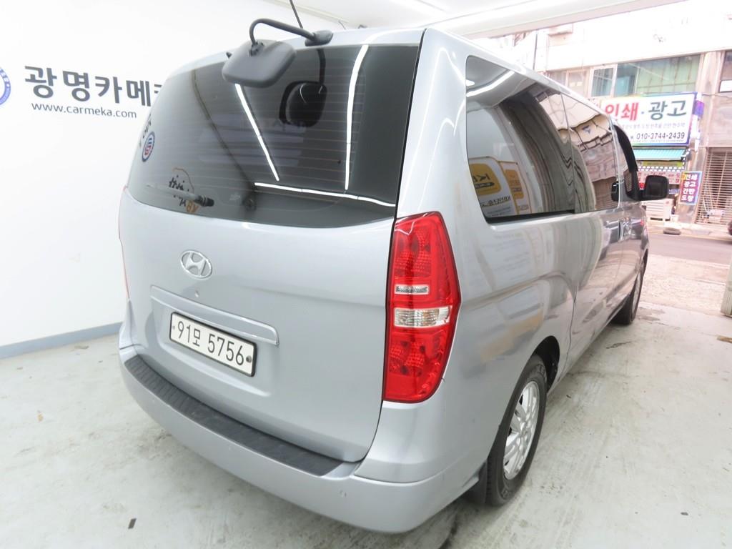HYUNDAI Starex - Vista 3