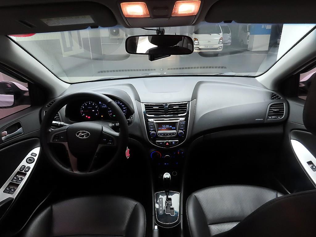 HYUNDAI Accent - Vista 8