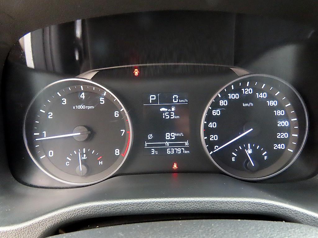 HYUNDAI Avante - Vista 9