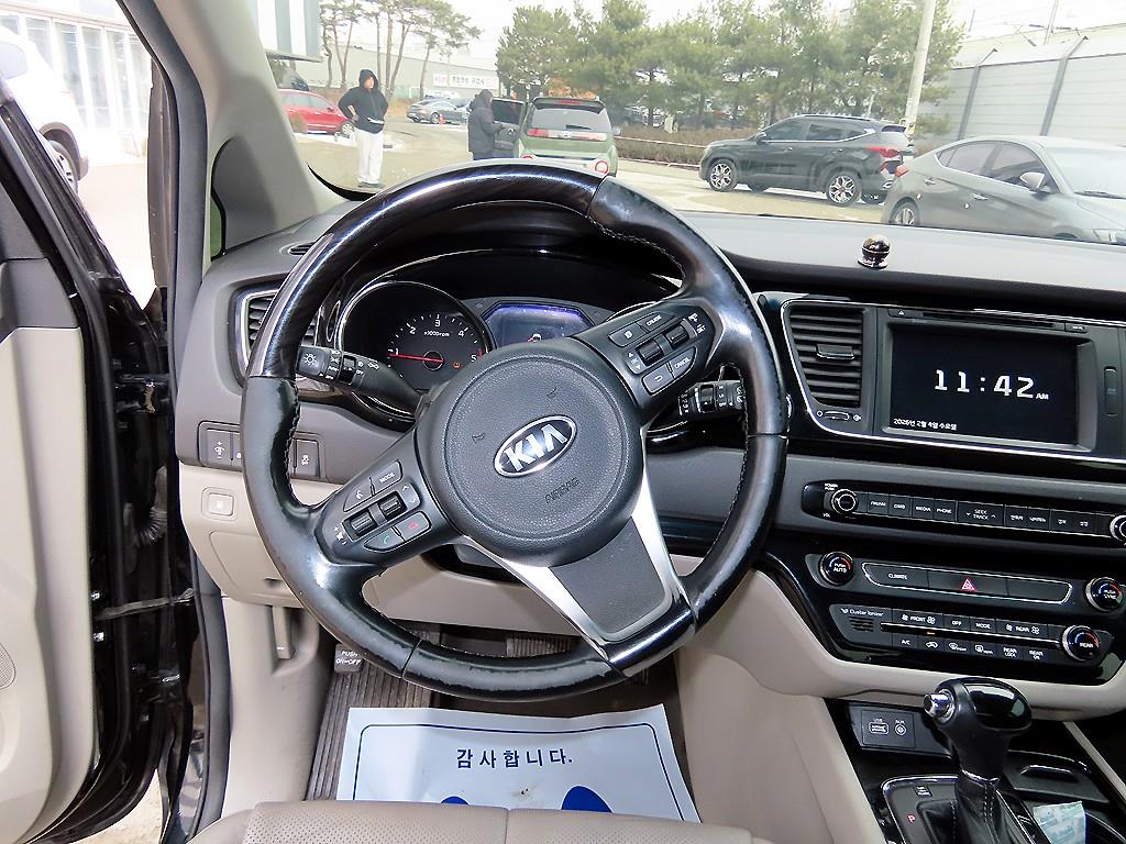 KIA Carnival - Vista 8