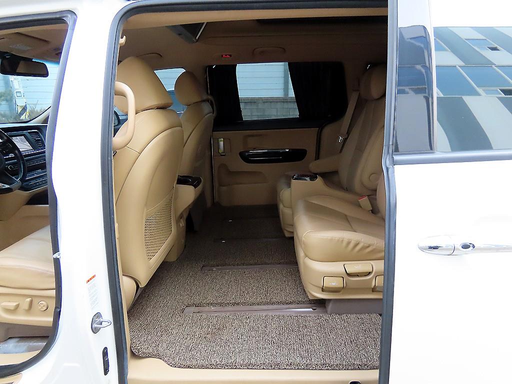 KIA Carnival - Vista 6