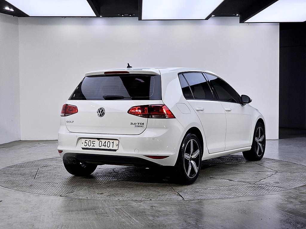 Volkswagen Golf - Vista 4