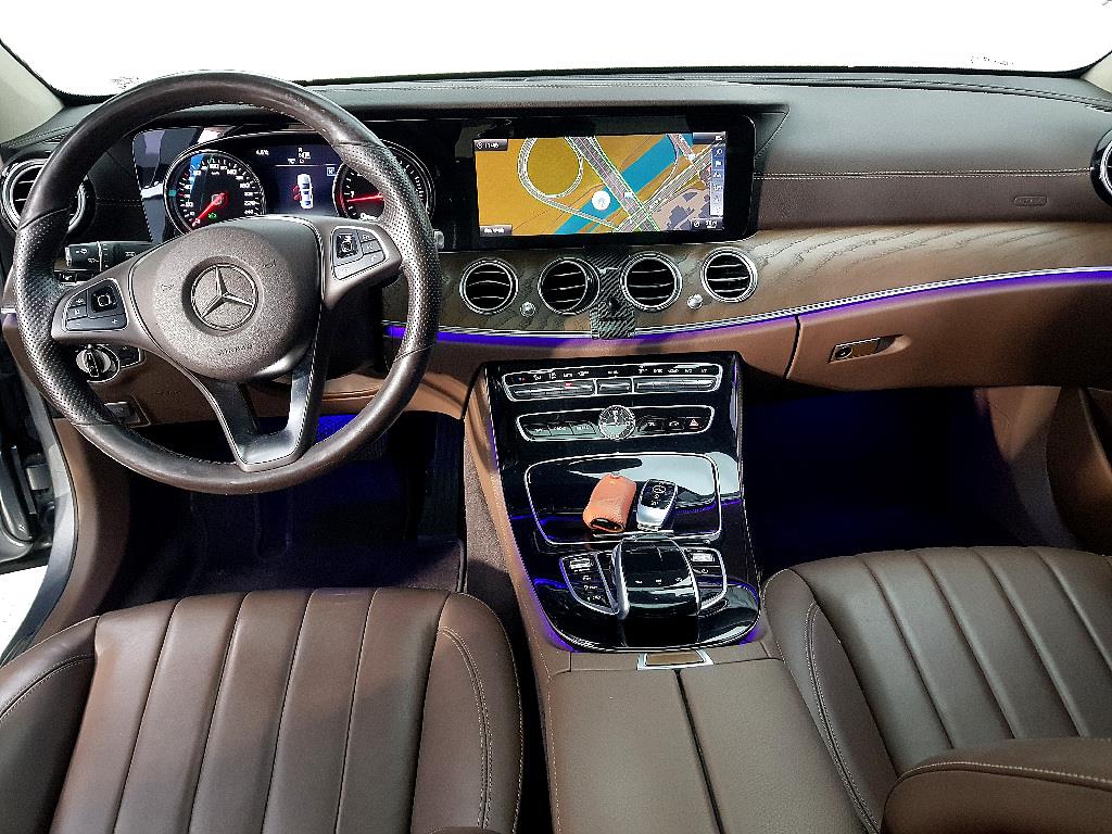 Mercedes Benz E class - Vista 5