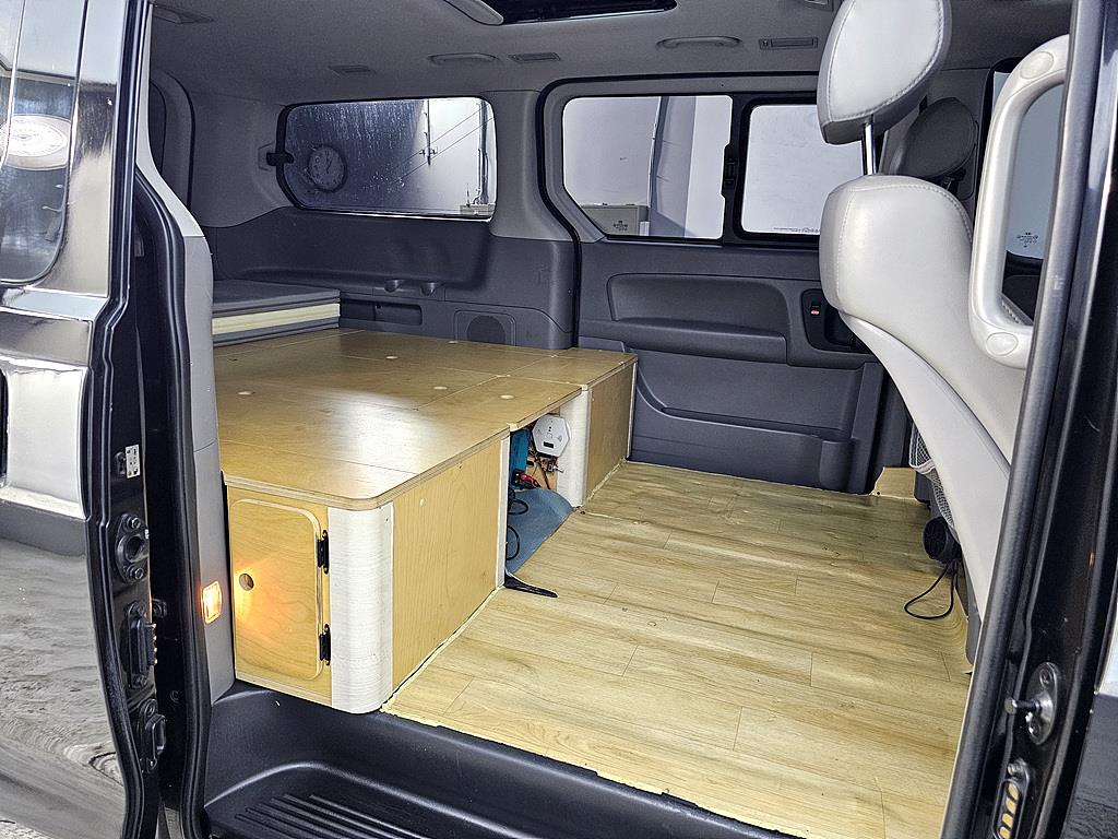 HYUNDAI Starex - Vista 10