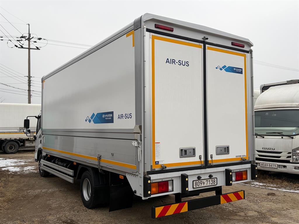 medium and large cargo truck - Vista 4