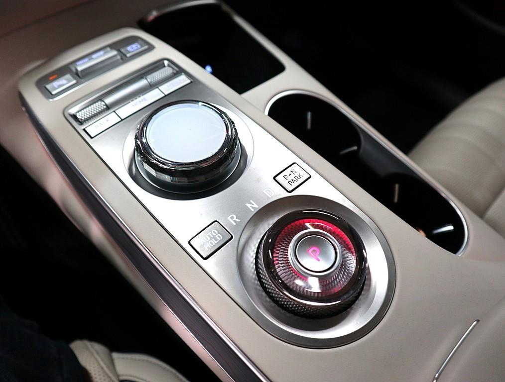 Genesis GV70 - Vista 12