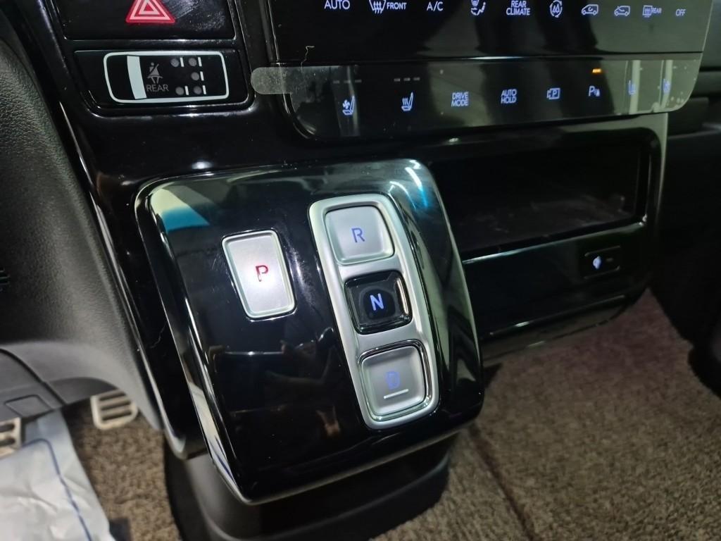 HYUNDAI Staria - Vista 8