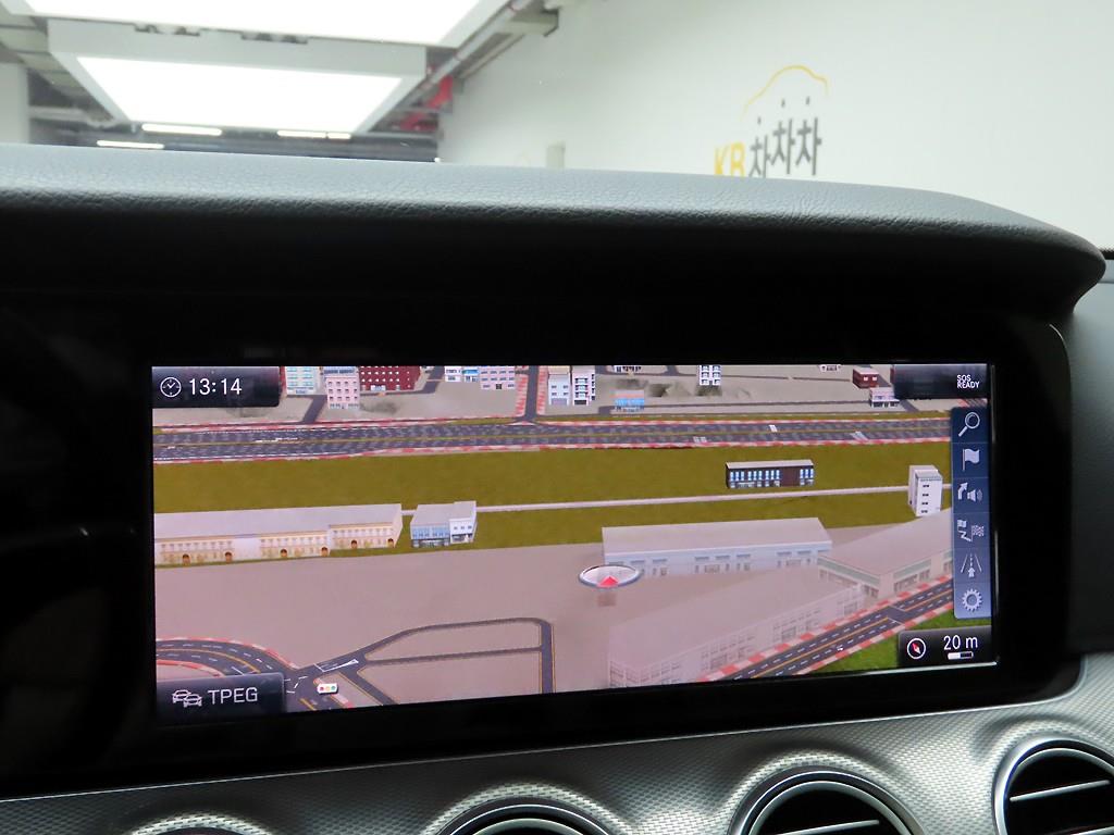 Mercedes Benz E class - Vista 8