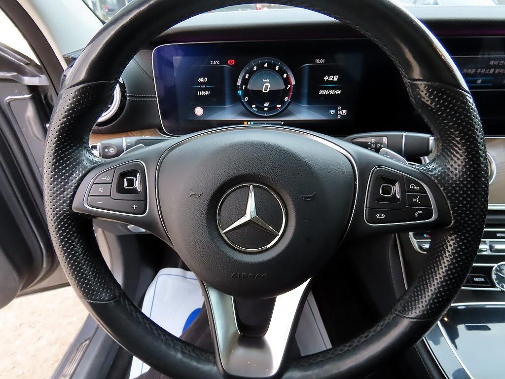 Mercedes Benz E class - Vista 8