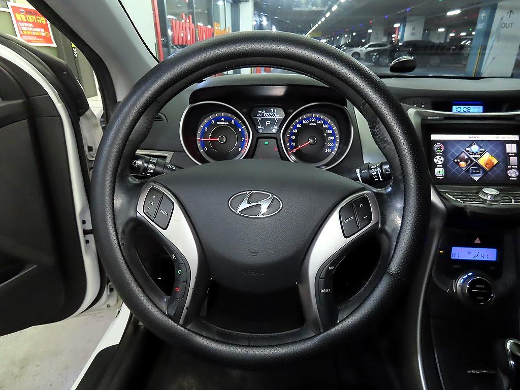 HYUNDAI Avante - Vista 8