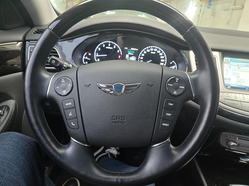 HYUNDAI Genesis - Vista 9