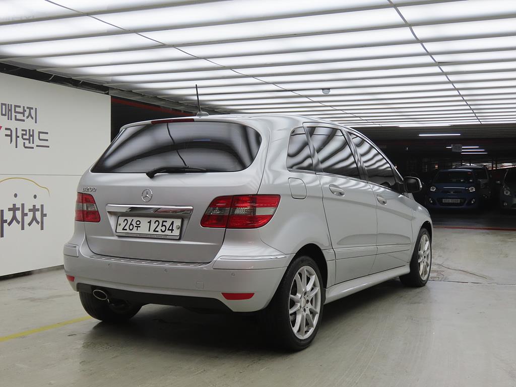 Mercedes Benz B Class (MY B) - Vista 4