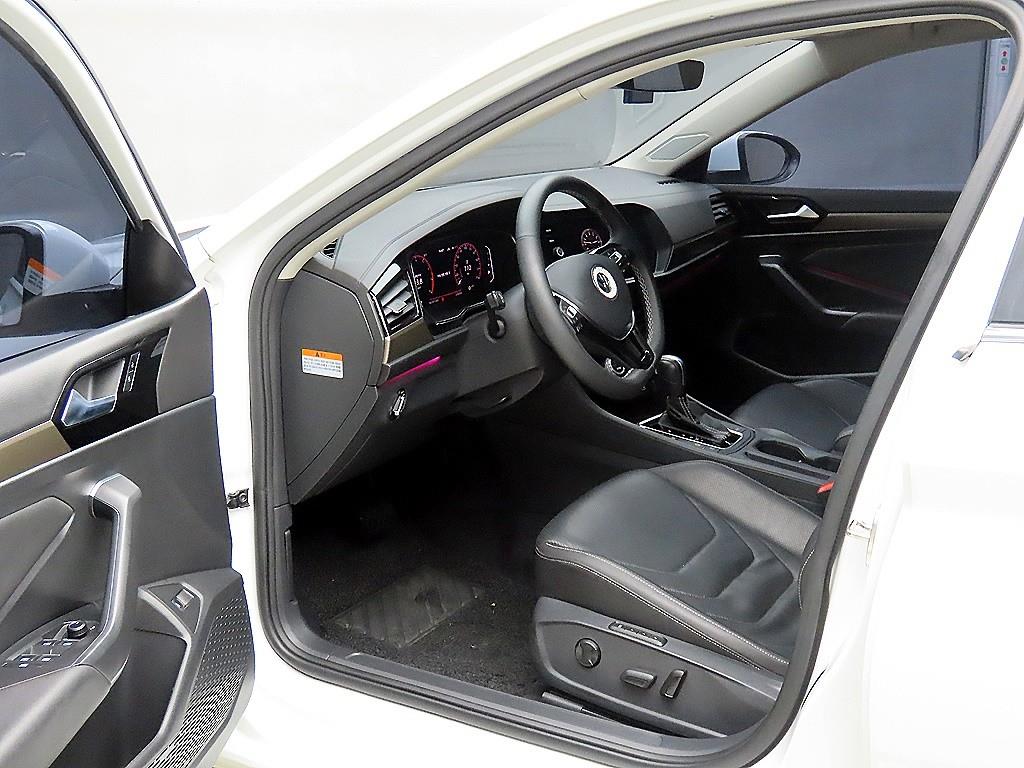 Volkswagen Jetta - Vista 5