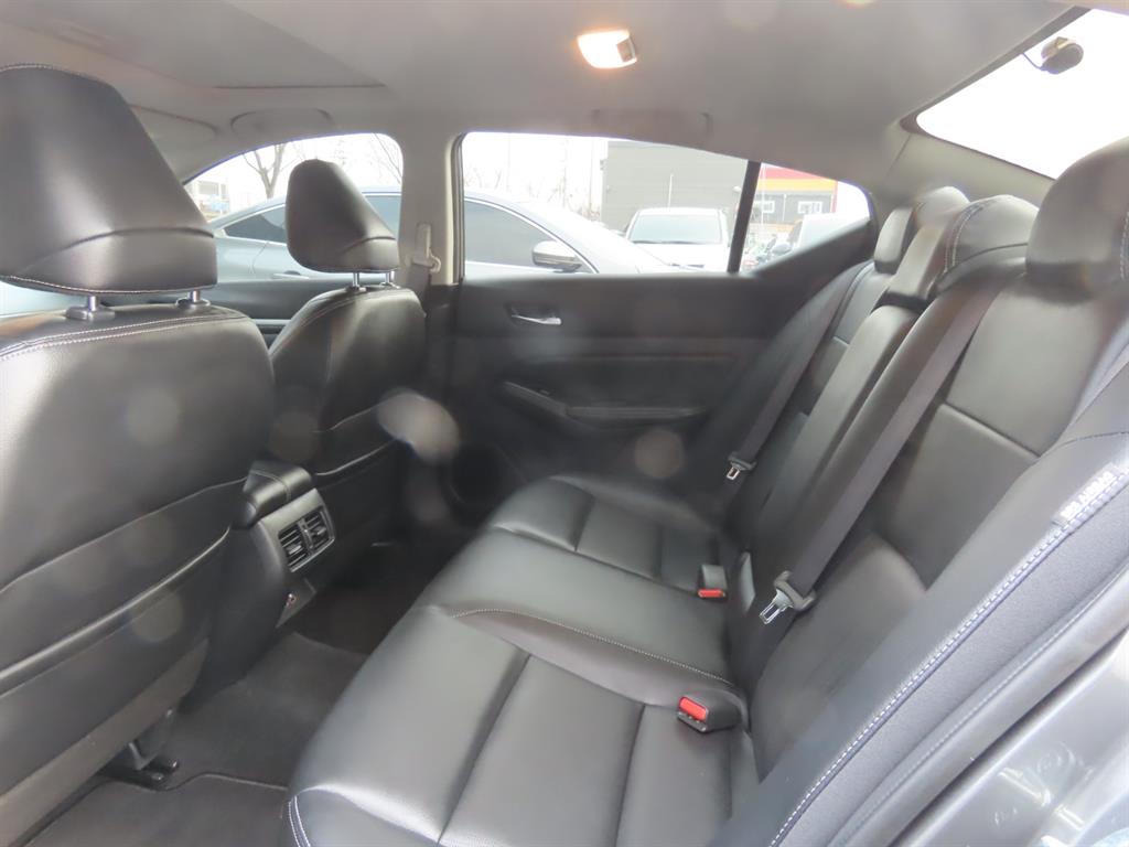 Nissan Altima - Vista 11