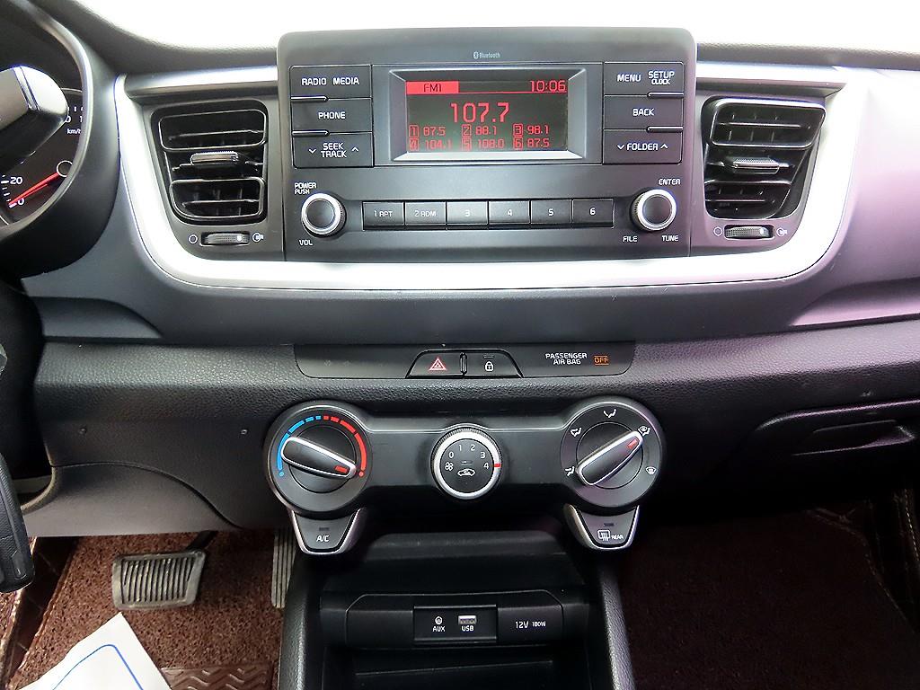 KIA Stonic 2018 Azul - Importación desde Corea - HF Imports Iquique - Foto 13