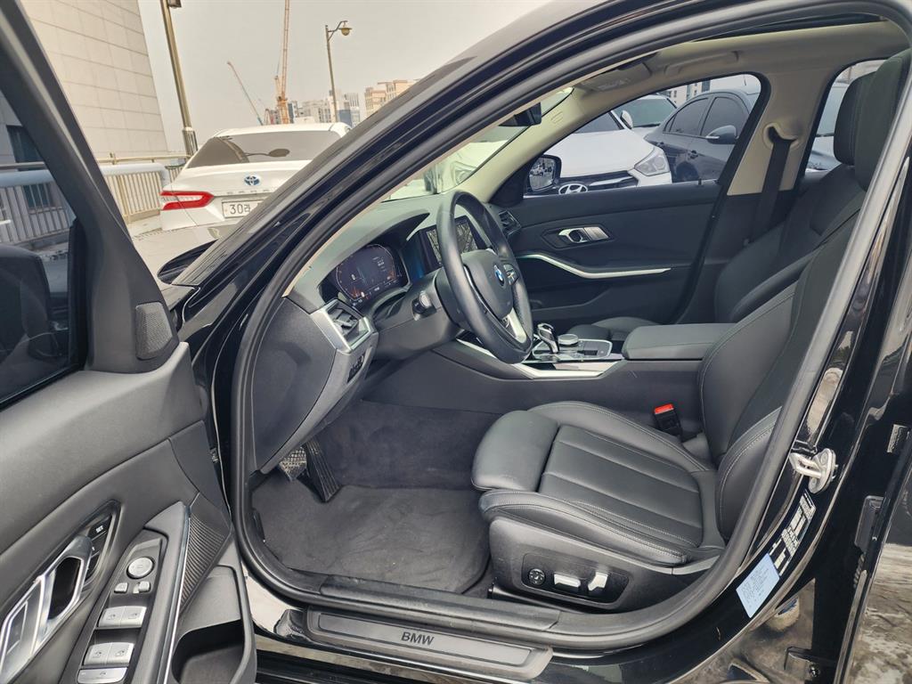 BMW 3 series 2022 Negro - Importación desde Corea - HF Imports Iquique - Foto 13