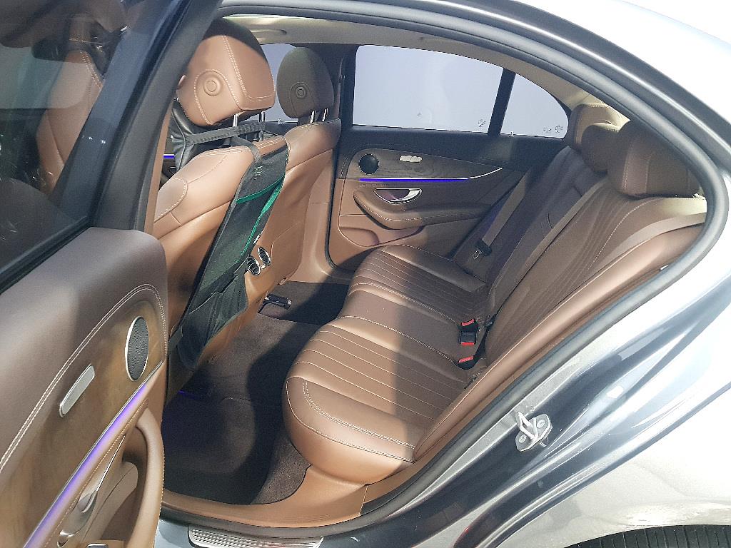 Mercedes Benz E class - Vista 8