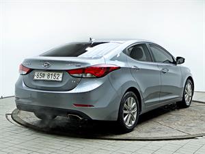 HYUNDAI Avante - Vista 8