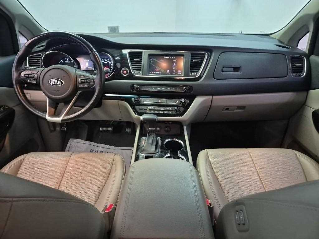 KIA Carnival - Vista 7