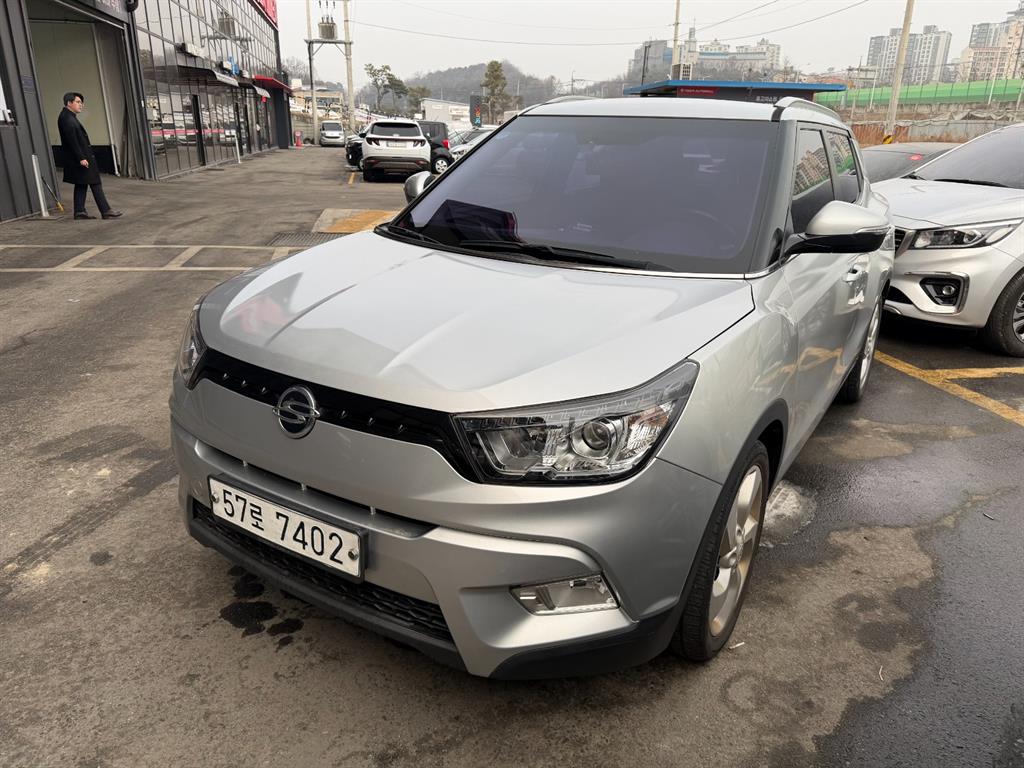 Ssangyong Tivoli 2015 Plateado - Importación desde Corea - HF Imports Iquique - Foto 1