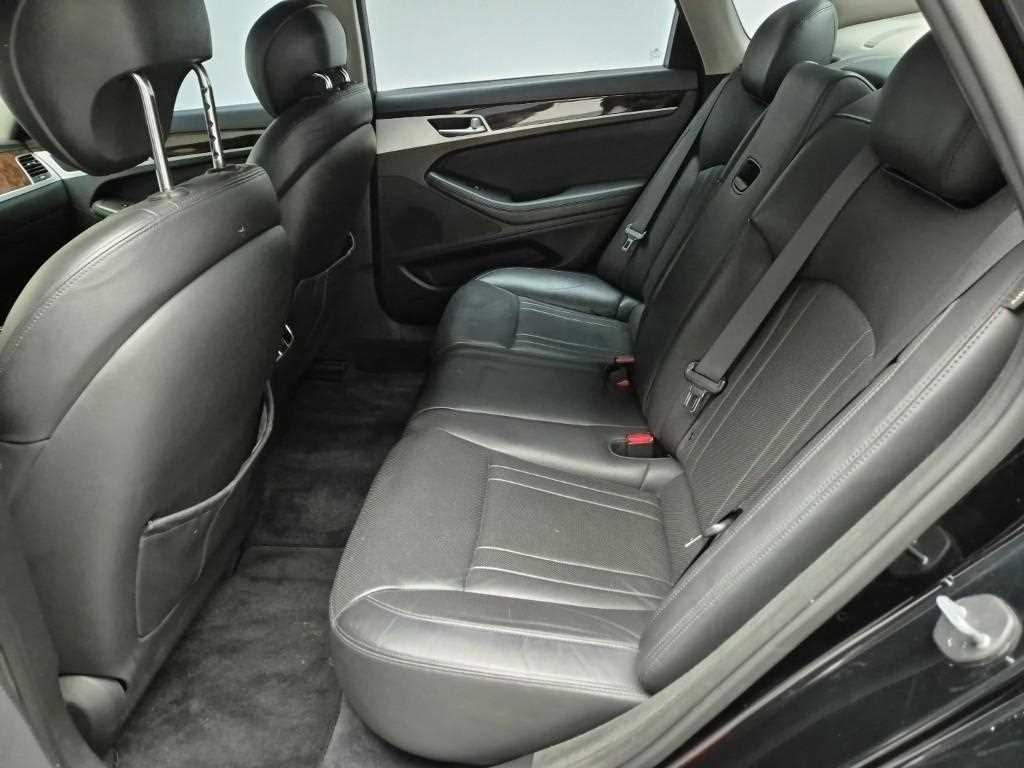 HYUNDAI Genesis - Vista 12