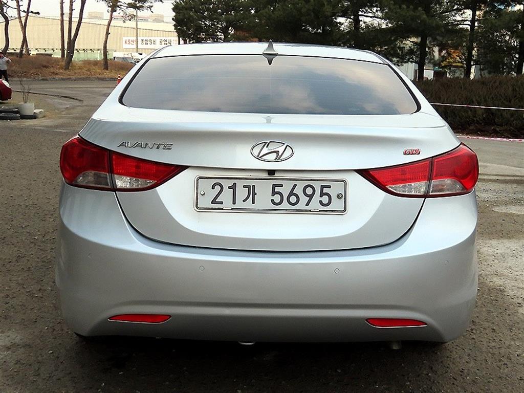 HYUNDAI Avante - Vista 4