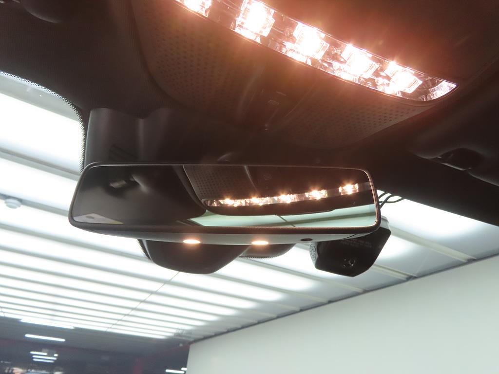 Mercedes Benz E class - Vista 12