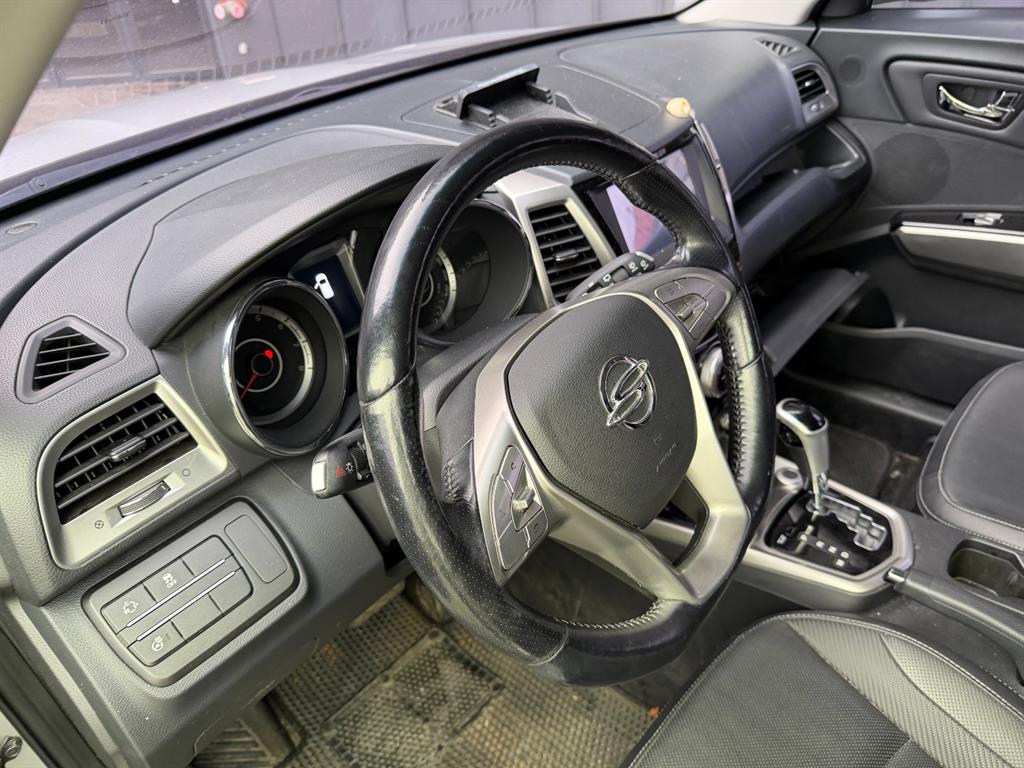 Ssangyong Tivoli - Vista 5
