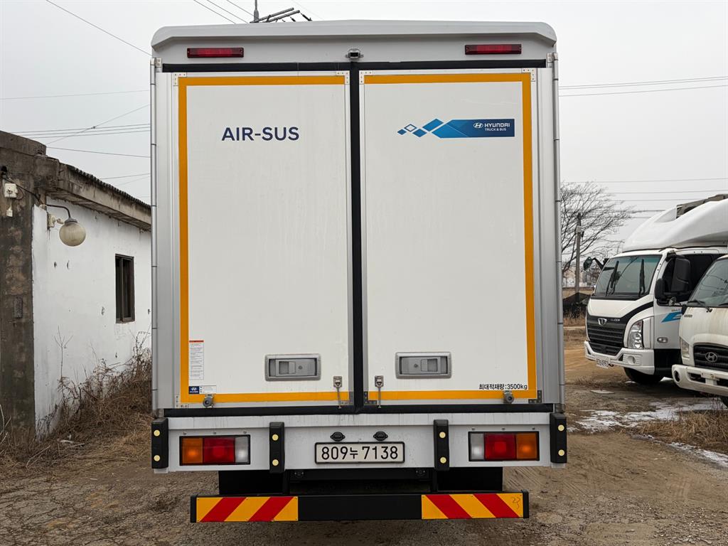 medium and large cargo truck - Vista 5