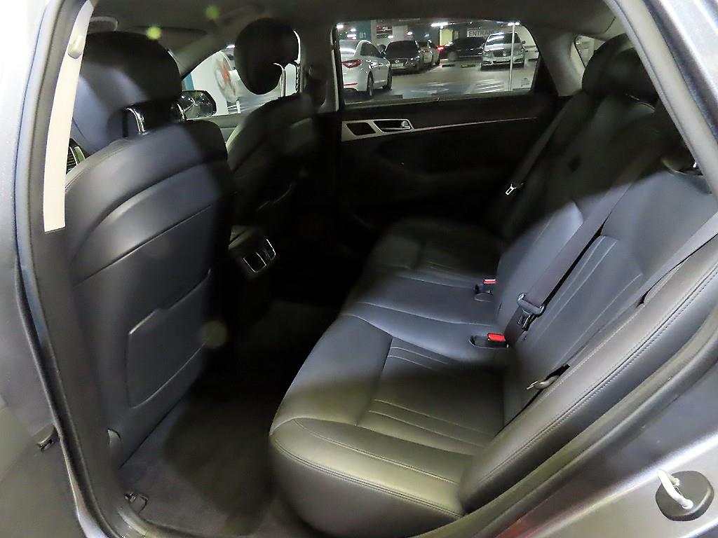 HYUNDAI Genesis - Vista 7