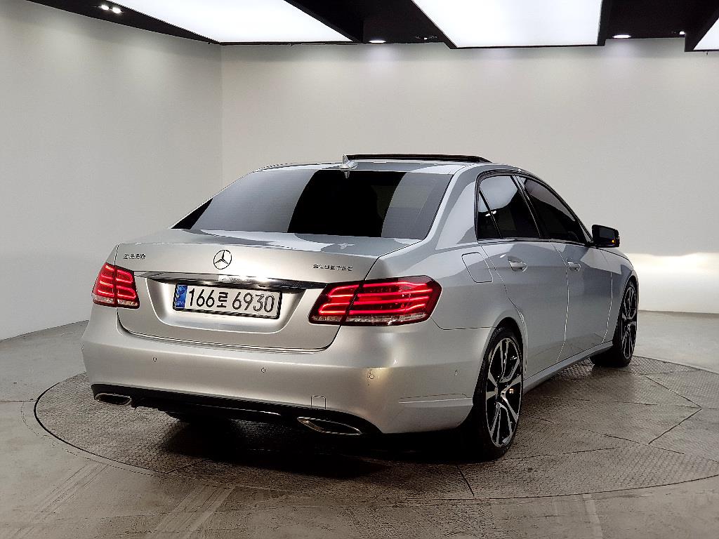 Mercedes Benz E class - Vista 4