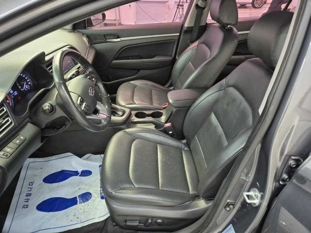 HYUNDAI Avante - Vista 11