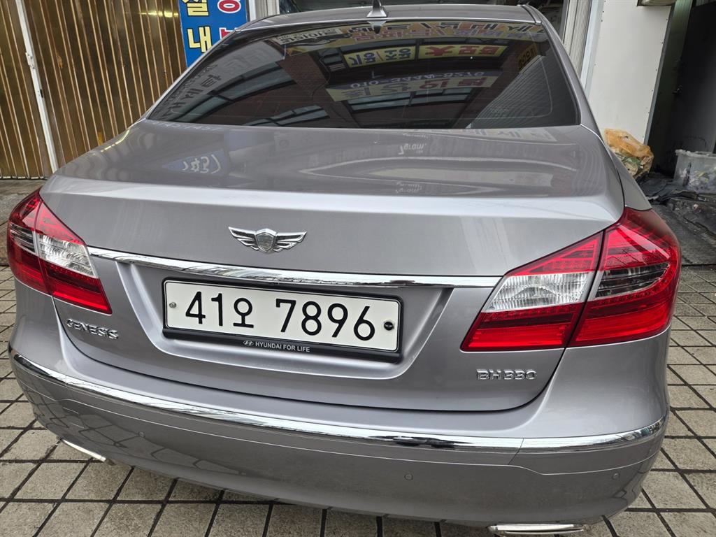 HYUNDAI Genesis - Vista 3