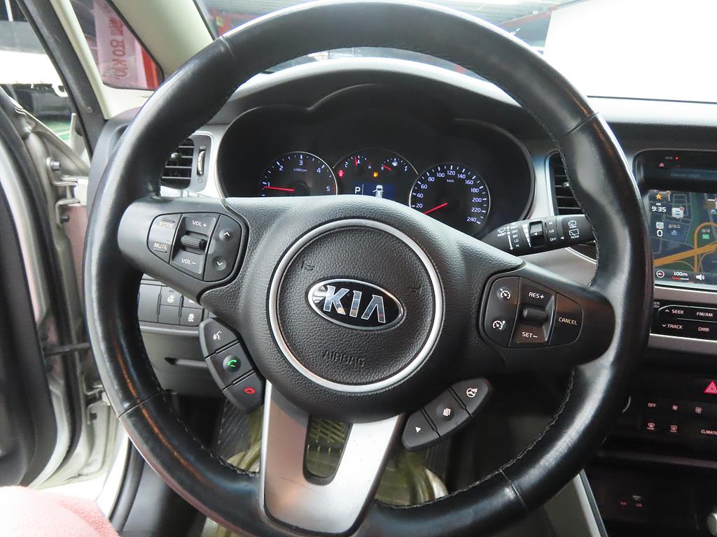 KIA Carens - Vista 8