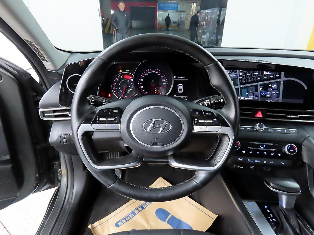 HYUNDAI Avante - Vista 9