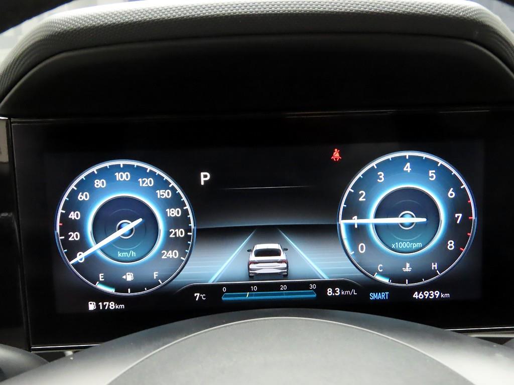 HYUNDAI Avante - Vista 5